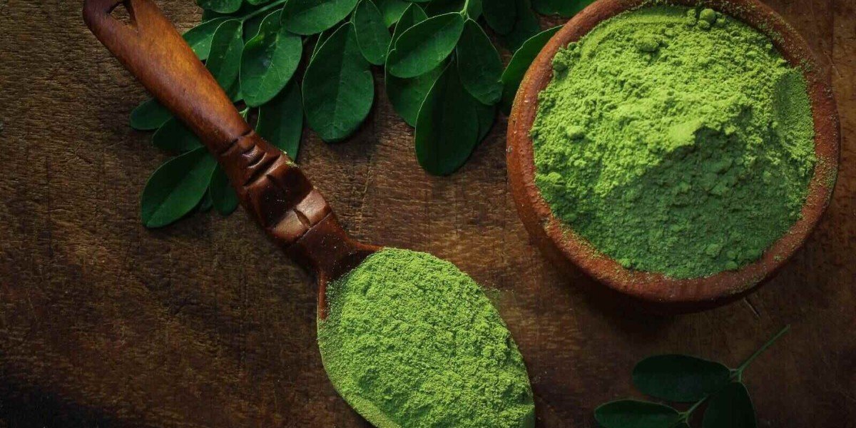 Moringa Powder: A Nutrient-Packed Superfood with Rising Popularity in Pakistan